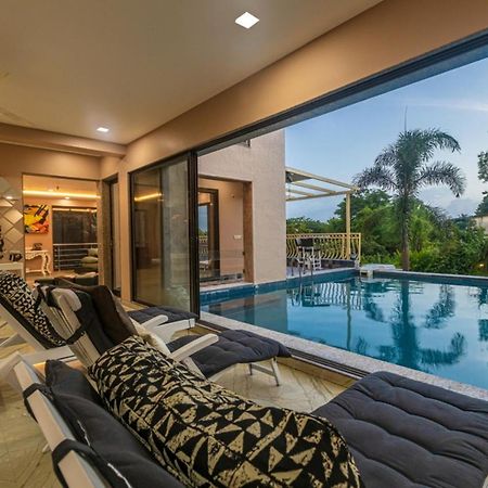 Saffronstays Aura, Alibaug - Luxury Pool Villa With A Game Room And Spacious Lawn Алибаг Екстериор снимка