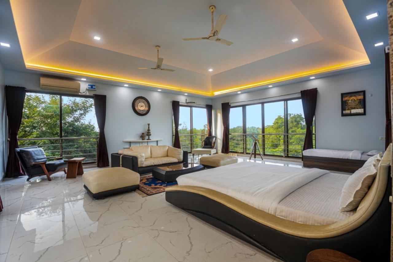 Saffronstays Aura, Alibaug - Luxury Pool Villa With A Game Room And Spacious Lawn Алибаг Екстериор снимка
