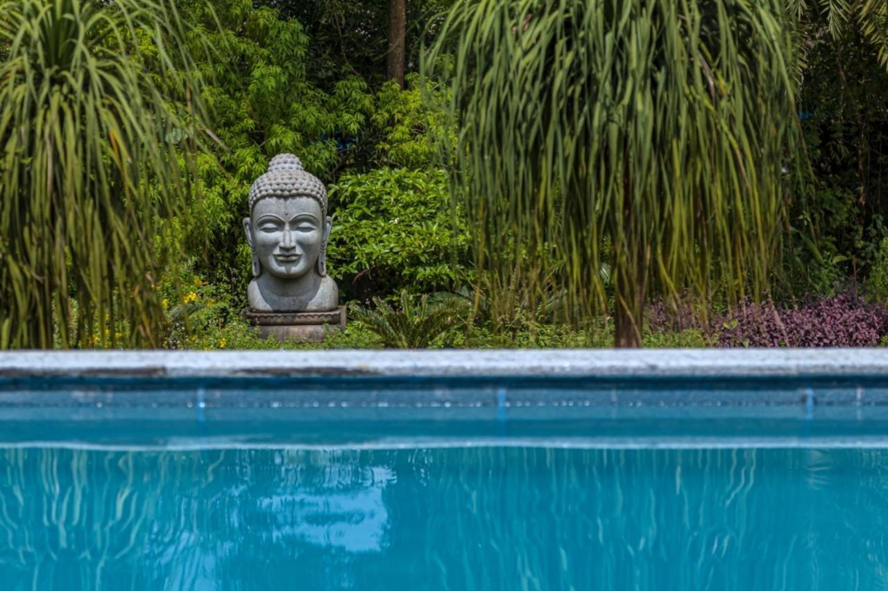 Saffronstays Aura, Alibaug - Luxury Pool Villa With A Game Room And Spacious Lawn Алибаг Екстериор снимка