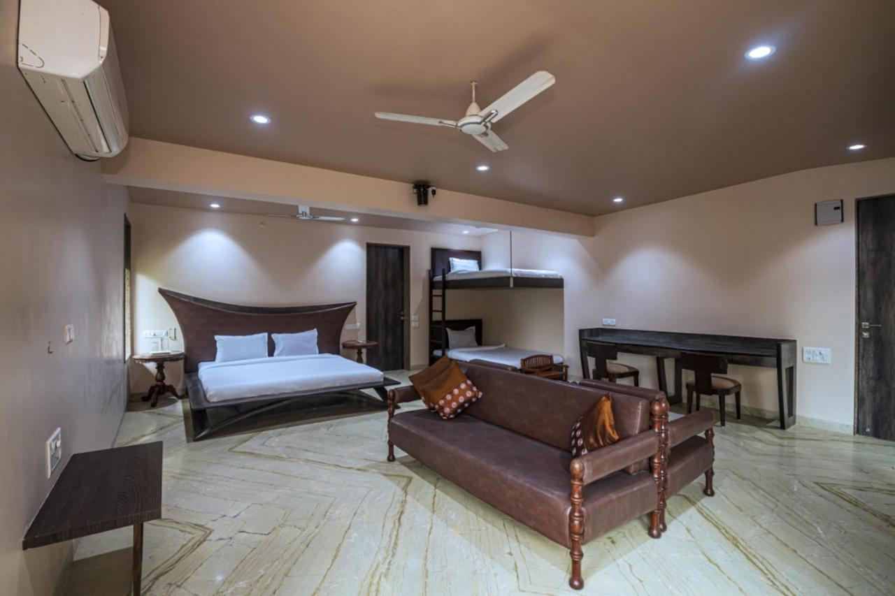 Saffronstays Aura, Alibaug - Luxury Pool Villa With A Game Room And Spacious Lawn Алибаг Екстериор снимка