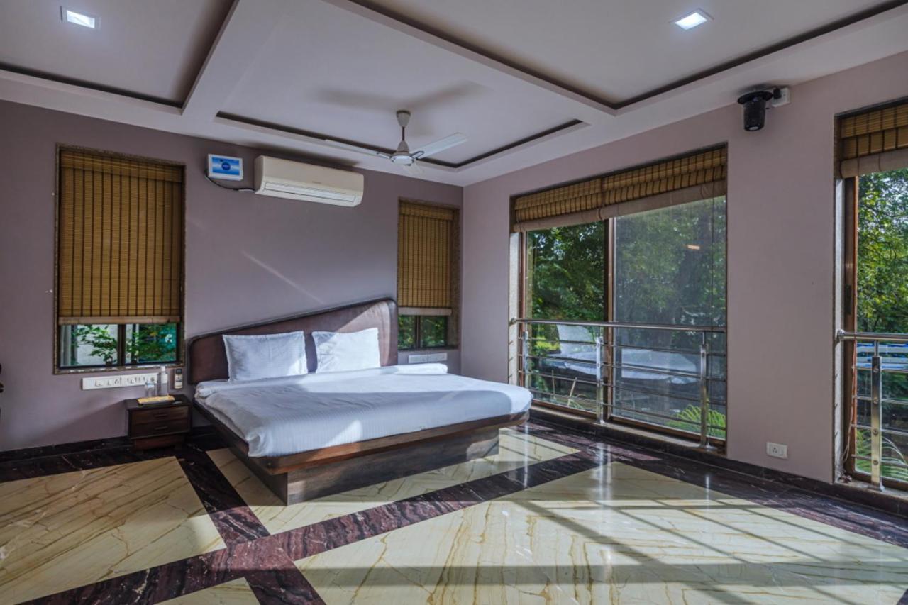 Saffronstays Aura, Alibaug - Luxury Pool Villa With A Game Room And Spacious Lawn Алибаг Екстериор снимка