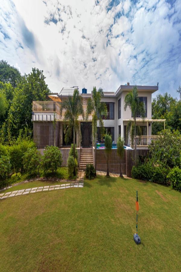 Saffronstays Aura, Alibaug - Luxury Pool Villa With A Game Room And Spacious Lawn Алибаг Екстериор снимка